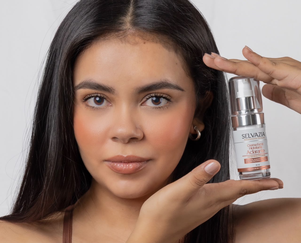 Crema Aclarante con Niacinamida y Extractos botánicos | Aclara, hidrata y reduce las manchas en tu piel